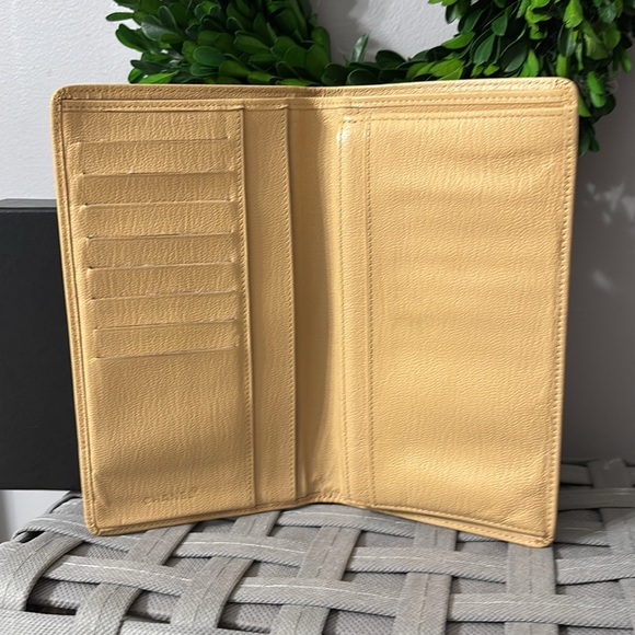 Chanel Bifold Wallet & Box - Picture 4 of 15